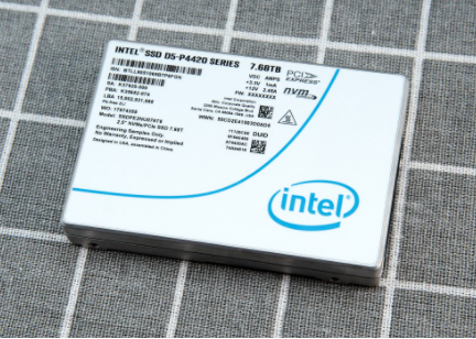 Intel P4420 7.68T U.2 SSDPE2NU076T801服務器存儲固態(tài)硬盤